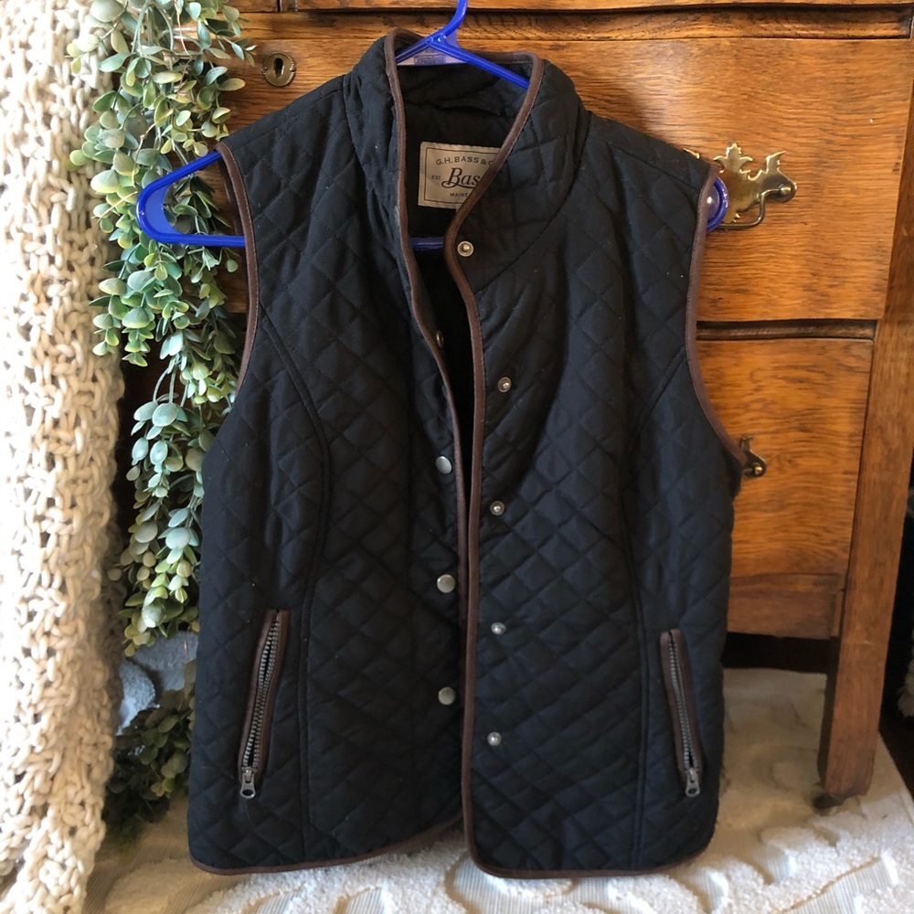 Black thin vest